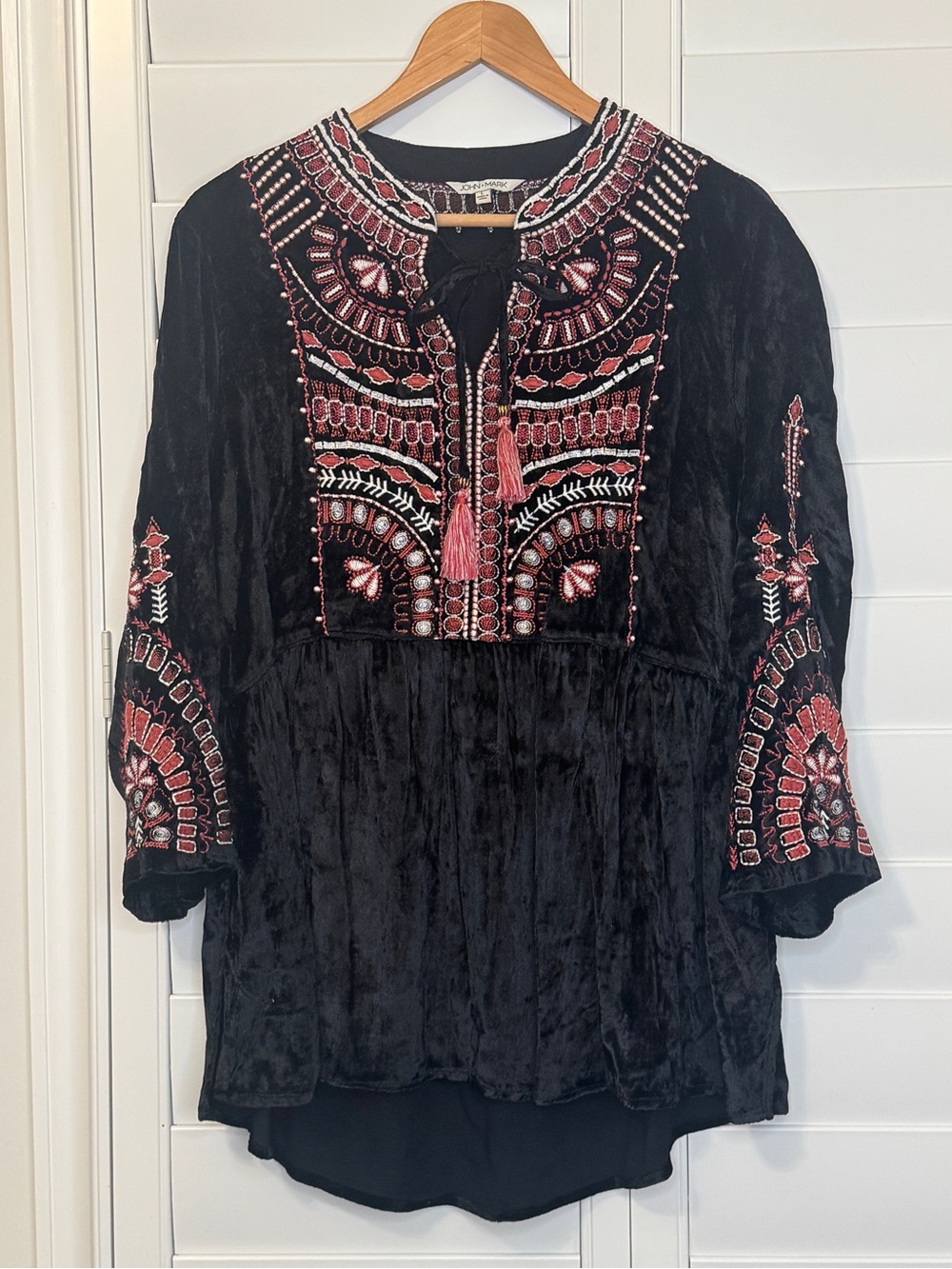 JOHN & MARK Embroidered BlackFloral Velvet Tunic Blouse Sz Large
